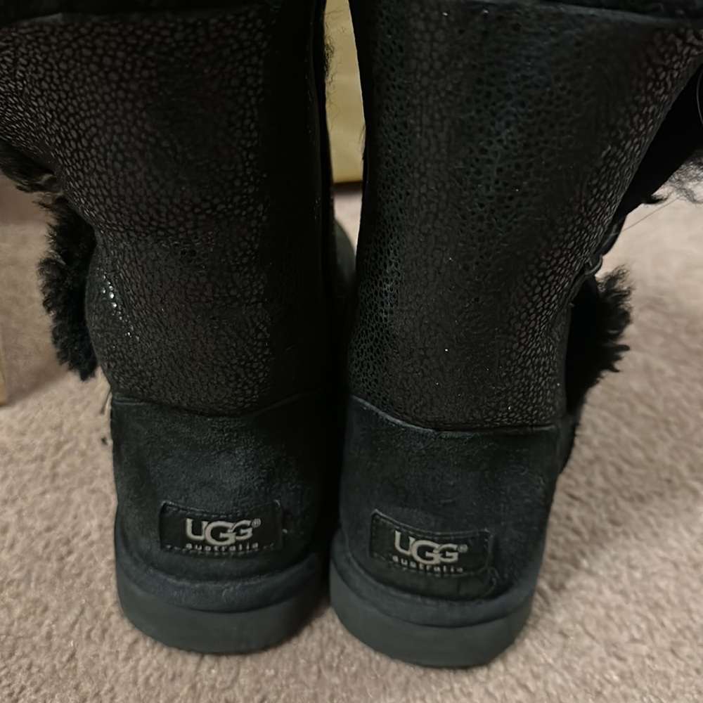 Ugg Black With Bailey Button Stingray - image 6